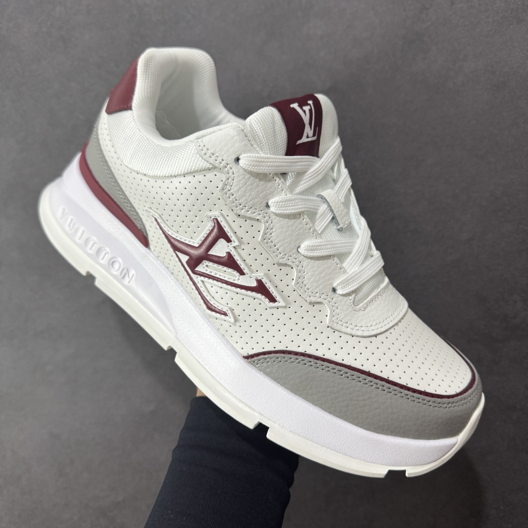 图片[3]-【公司级】Louis Vuitton Classic LV路易威登板鞋 小白鞋系列 舒适轻泡大底和百搭性霸屏整个时尚娱乐圈 细节调整完美主义鞋面采用进口头层小牛皮 独家开模轻泡大底侧边采用3D打印标志性Logo 尽显贵族时尚气息台湾进口小牛皮挂皮内里 配带正品全套包装 尺码：36-45-选品中心