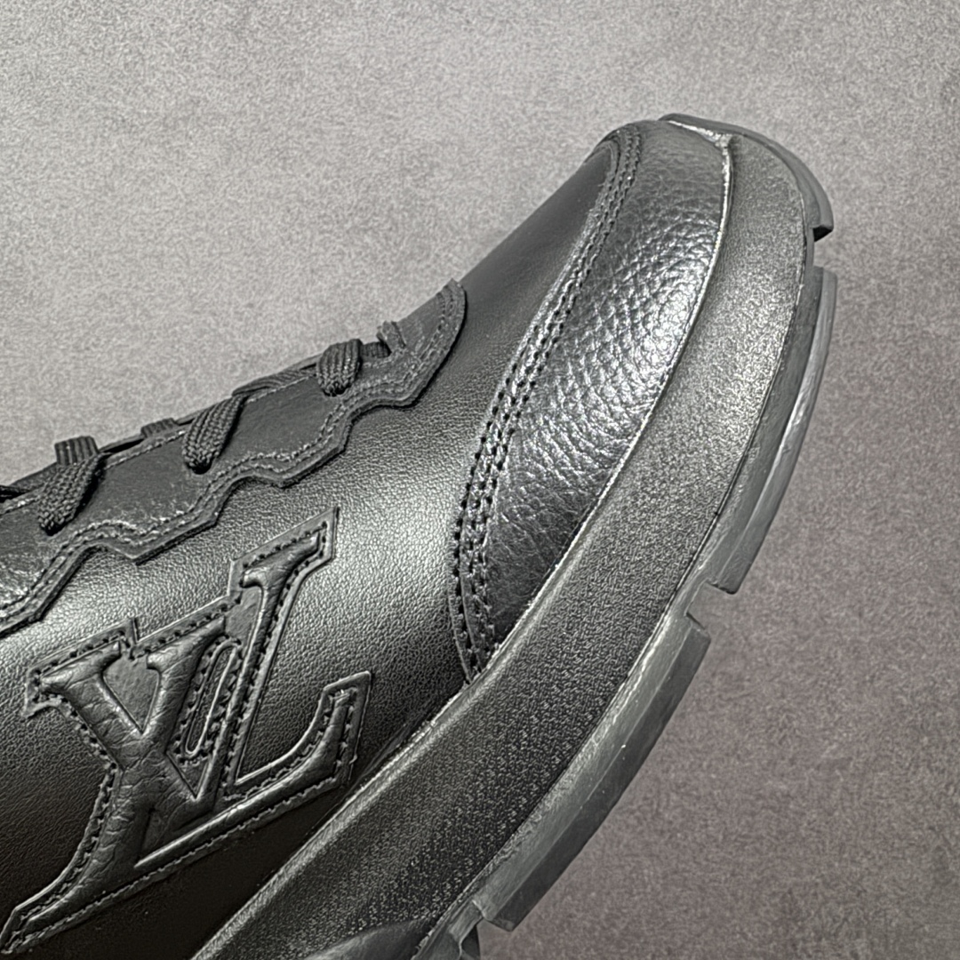 图片[5]-【公司级】Louis Vuitton Classic LV路易威登板鞋 小白鞋系列 舒适轻泡大底和百搭性霸屏整个时尚娱乐圈 细节调整完美主义鞋面采用进口头层小牛皮 独家开模轻泡大底侧边采用3D打印标志性Logo 尽显贵族时尚气息台湾进口小牛皮挂皮内里 配带正品全套包装 尺码：36-45-选品中心