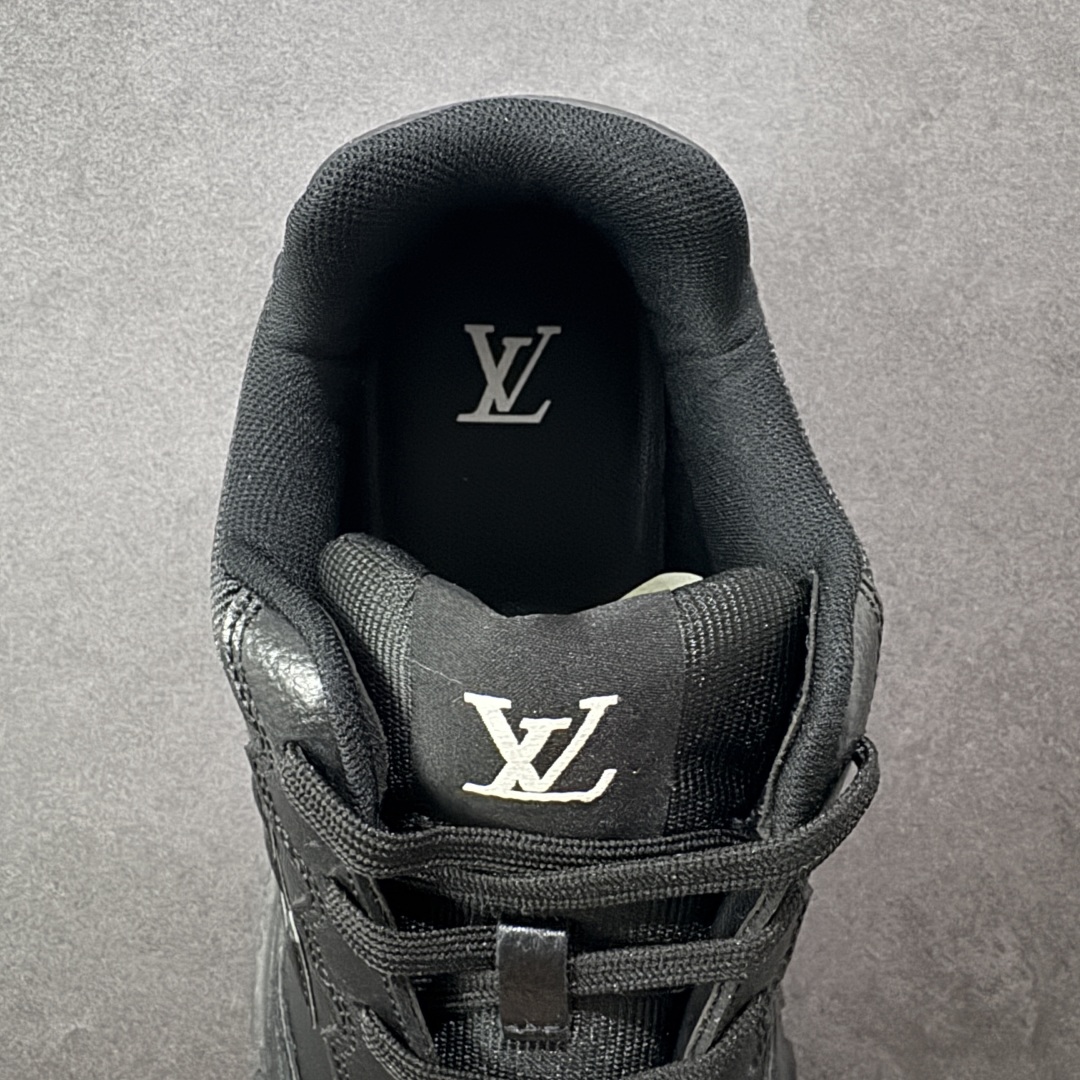 图片[7]-【公司级】Louis Vuitton Classic LV路易威登板鞋 小白鞋系列 舒适轻泡大底和百搭性霸屏整个时尚娱乐圈 细节调整完美主义鞋面采用进口头层小牛皮 独家开模轻泡大底侧边采用3D打印标志性Logo 尽显贵族时尚气息台湾进口小牛皮挂皮内里 配带正品全套包装 尺码：36-45-选品中心