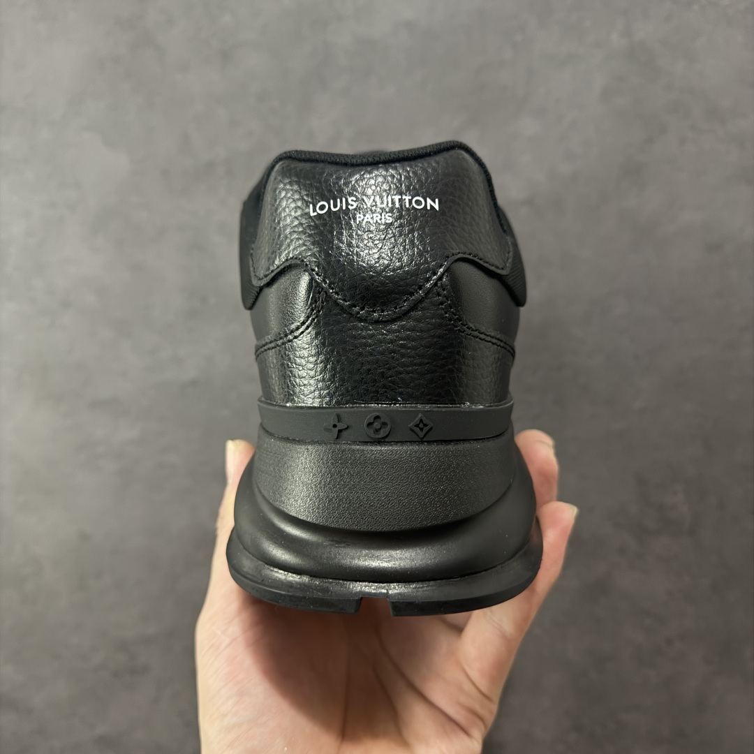 图片[4]-【公司级】Louis Vuitton Classic LV路易威登板鞋 小白鞋系列 舒适轻泡大底和百搭性霸屏整个时尚娱乐圈 细节调整完美主义鞋面采用进口头层小牛皮 独家开模轻泡大底侧边采用3D打印标志性Logo 尽显贵族时尚气息台湾进口小牛皮挂皮内里 配带正品全套包装 尺码：36-45-选品中心