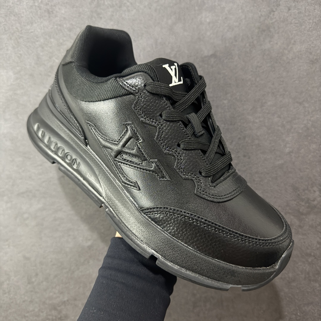 图片[3]-【公司级】Louis Vuitton Classic LV路易威登板鞋 小白鞋系列 舒适轻泡大底和百搭性霸屏整个时尚娱乐圈 细节调整完美主义鞋面采用进口头层小牛皮 独家开模轻泡大底侧边采用3D打印标志性Logo 尽显贵族时尚气息台湾进口小牛皮挂皮内里 配带正品全套包装 尺码：36-45-选品中心