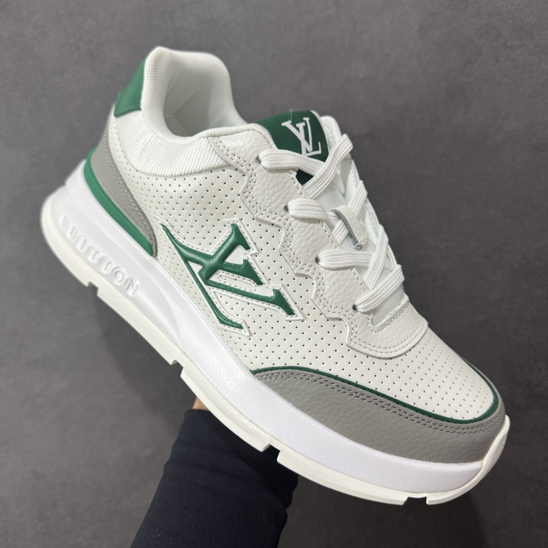 图片[3]-【公司级】Louis Vuitton Classic LV路易威登板鞋 小白鞋系列 舒适轻泡大底和百搭性霸屏整个时尚娱乐圈 细节调整完美主义鞋面采用进口头层小牛皮 独家开模轻泡大底侧边采用3D打印标志性Logo 尽显贵族时尚气息台湾进口小牛皮挂皮内里 配带正品全套包装 尺码：36-45-选品中心