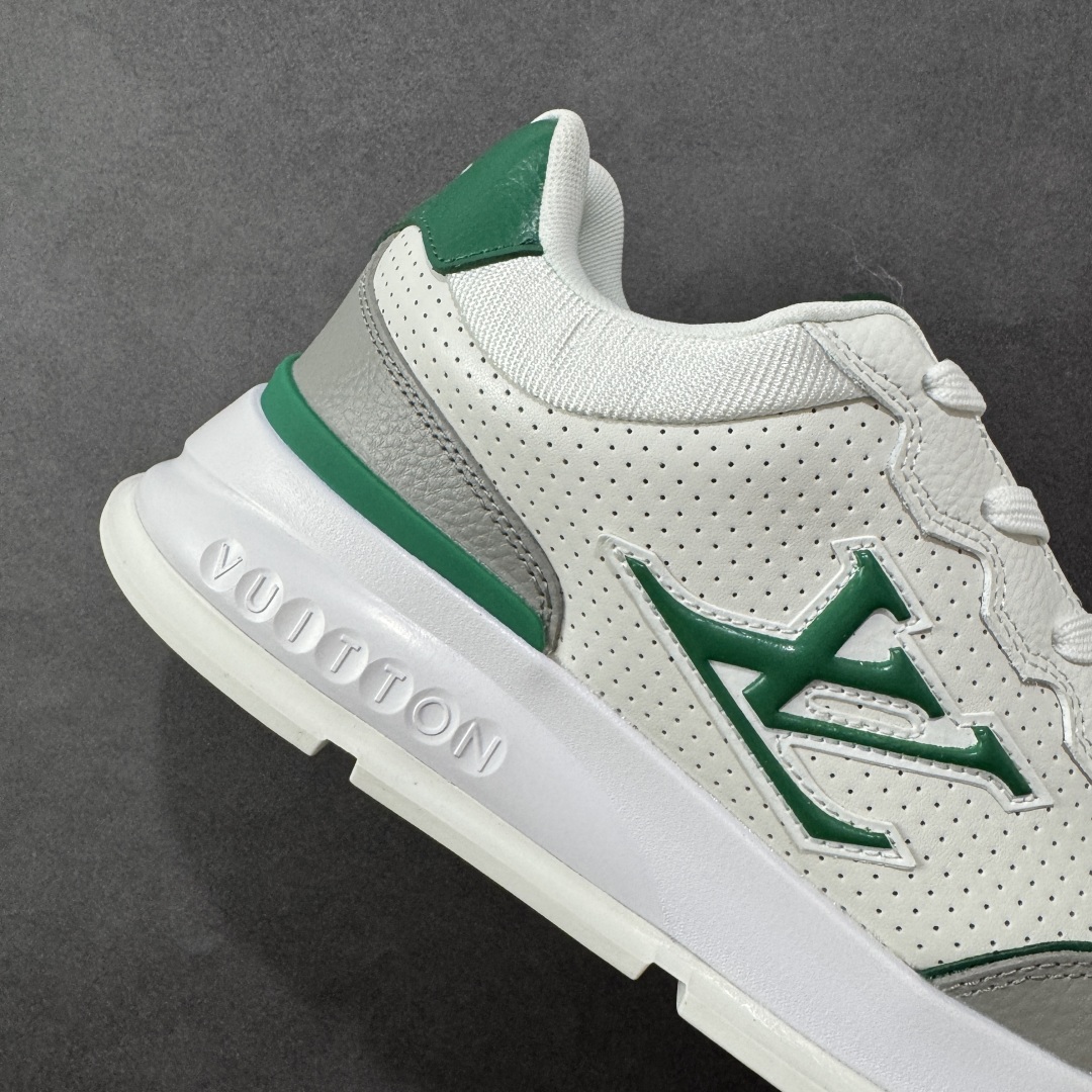 图片[6]-【公司级】Louis Vuitton Classic LV路易威登板鞋 小白鞋系列 舒适轻泡大底和百搭性霸屏整个时尚娱乐圈 细节调整完美主义鞋面采用进口头层小牛皮 独家开模轻泡大底侧边采用3D打印标志性Logo 尽显贵族时尚气息台湾进口小牛皮挂皮内里 配带正品全套包装 尺码：36-45-选品中心