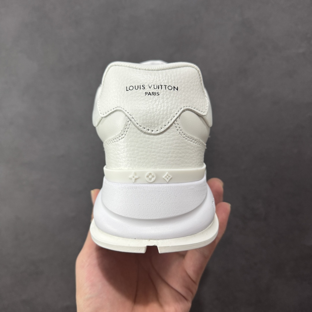 图片[4]-【公司级】Louis Vuitton Classic LV路易威登板鞋 小白鞋系列 舒适轻泡大底和百搭性霸屏整个时尚娱乐圈 细节调整完美主义鞋面采用进口头层小牛皮 独家开模轻泡大底侧边采用3D打印标志性Logo 尽显贵族时尚气息台湾进口小牛皮挂皮内里 配带正品全套包装 尺码：36-45-选品中心