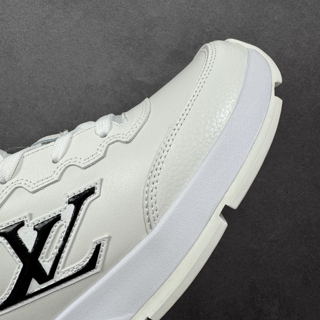图片[5]-【公司级】Louis Vuitton Classic LV路易威登板鞋 小白鞋系列 舒适轻泡大底和百搭性霸屏整个时尚娱乐圈 细节调整完美主义鞋面采用进口头层小牛皮 独家开模轻泡大底侧边采用3D打印标志性Logo 尽显贵族时尚气息台湾进口小牛皮挂皮内里 配带正品全套包装 尺码：36-45-选品中心