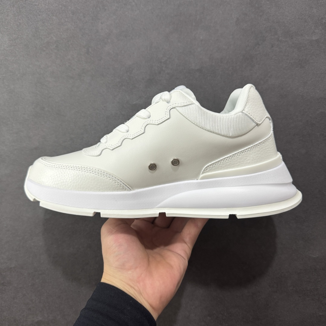 图片[2]-【公司级】Louis Vuitton Classic LV路易威登板鞋 小白鞋系列 舒适轻泡大底和百搭性霸屏整个时尚娱乐圈 细节调整完美主义鞋面采用进口头层小牛皮 独家开模轻泡大底侧边采用3D打印标志性Logo 尽显贵族时尚气息台湾进口小牛皮挂皮内里 配带正品全套包装 尺码：36-45-选品中心