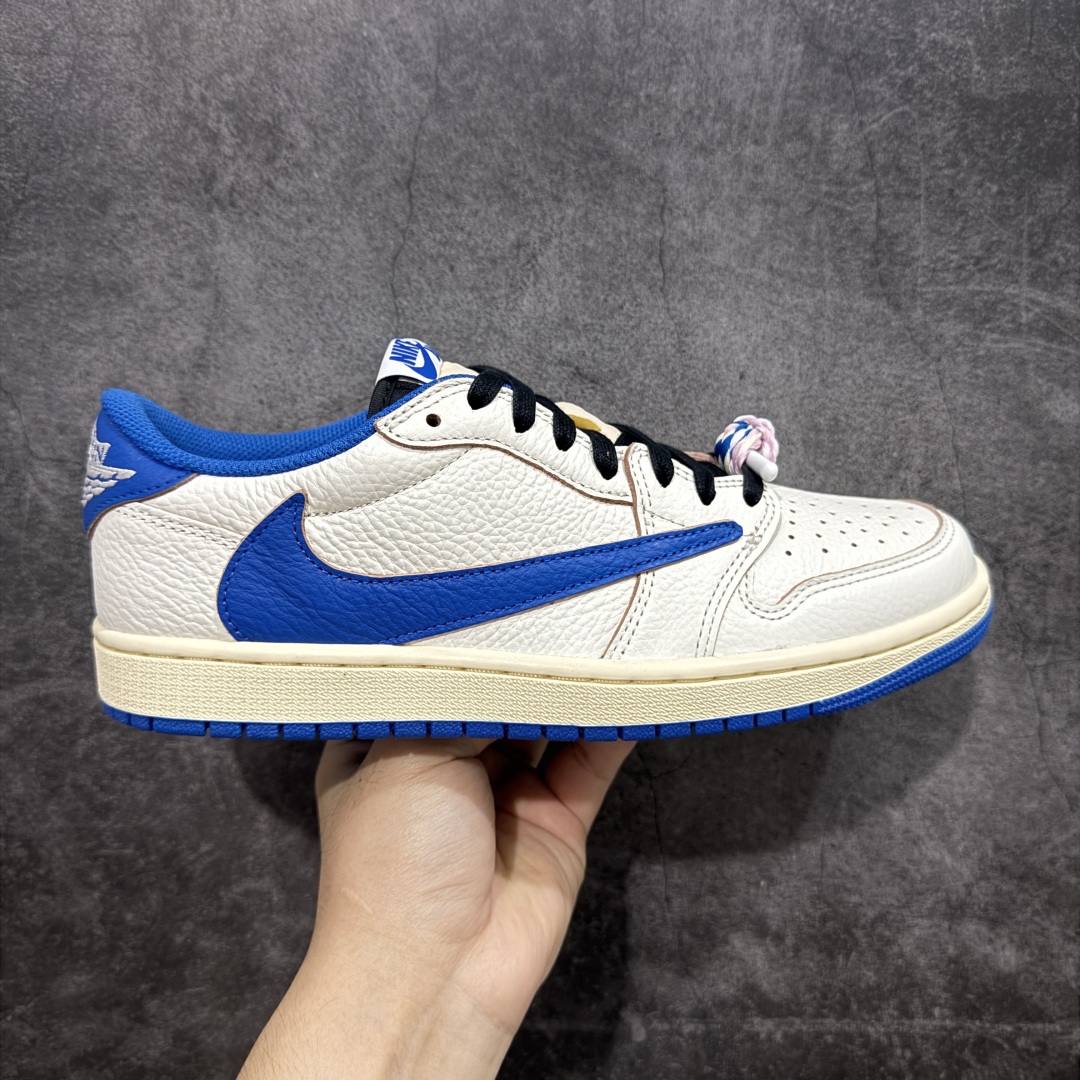 【莞顶LJR版本】Travis Scott x Air Jordan AJ1 Low OG SP TS联名倒钩低帮 白蓝闪电2.0 DM7866-104 市场风向标版本 圈内最强倒钩系列 高端零售裸鞋圈特供批次 产品品控稳定性领先行业 SZ原厂全套原楦原纸板冲刀磨具开发 原厂皮料加持 原厂港宝加持定型后跟R度完美 同源原厂电绣 鬼脸飞翼针数密度立体效果一致 百分百一致原鞋 原厂拉帮工艺 针距密度一致 后跟弧度收口自然不对折 极致一眼正品既视感 进口玻璃冲刀皮料裁剪零毛边 全鞋电脑针车工艺 品控清洁度最高QC检验标准 免检产品 原厂订购鞋盒、鞋标、防尘纸、鞋撑、鞋带 追求极致的原厂味道 尺码：36 36.5 37.5 38 38.5 39 40 40.5 41 42 42.5 43 44 44.5 45 45.5 46 47.5 48.5-选品中心
