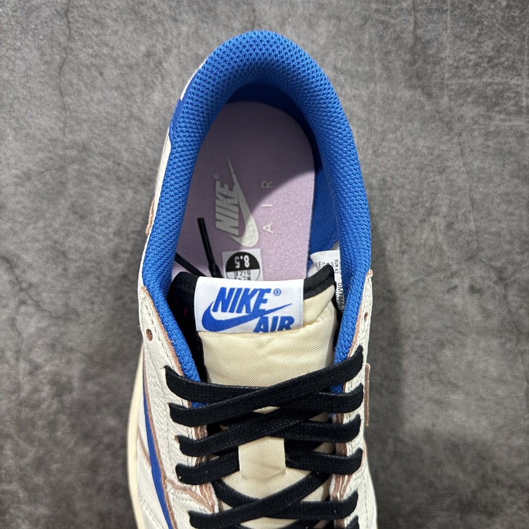 图片[8]-【莞顶LJR版本】Travis Scott x Air Jordan AJ1 Low OG SP TS联名倒钩低帮 白蓝闪电2.0 DM7866-104 市场风向标版本 圈内最强倒钩系列 高端零售裸鞋圈特供批次 产品品控稳定性领先行业 SZ原厂全套原楦原纸板冲刀磨具开发 原厂皮料加持 原厂港宝加持定型后跟R度完美 同源原厂电绣 鬼脸飞翼针数密度立体效果一致 百分百一致原鞋 原厂拉帮工艺 针距密度一致 后跟弧度收口自然不对折 极致一眼正品既视感 进口玻璃冲刀皮料裁剪零毛边 全鞋电脑针车工艺 品控清洁度最高QC检验标准 免检产品 原厂订购鞋盒、鞋标、防尘纸、鞋撑、鞋带 追求极致的原厂味道 尺码：36 36.5 37.5 38 38.5 39 40 40.5 41 42 42.5 43 44 44.5 45 45.5 46 47.5 48.5-选品中心