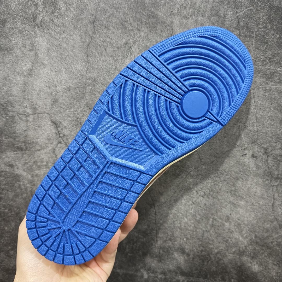 图片[9]-【莞顶LJR版本】Travis Scott x Air Jordan AJ1 Low OG SP TS联名倒钩低帮 白蓝闪电2.0 DM7866-104 市场风向标版本 圈内最强倒钩系列 高端零售裸鞋圈特供批次 产品品控稳定性领先行业 SZ原厂全套原楦原纸板冲刀磨具开发 原厂皮料加持 原厂港宝加持定型后跟R度完美 同源原厂电绣 鬼脸飞翼针数密度立体效果一致 百分百一致原鞋 原厂拉帮工艺 针距密度一致 后跟弧度收口自然不对折 极致一眼正品既视感 进口玻璃冲刀皮料裁剪零毛边 全鞋电脑针车工艺 品控清洁度最高QC检验标准 免检产品 原厂订购鞋盒、鞋标、防尘纸、鞋撑、鞋带 追求极致的原厂味道 尺码：36 36.5 37.5 38 38.5 39 40 40.5 41 42 42.5 43 44 44.5 45 45.5 46 47.5 48.5-选品中心