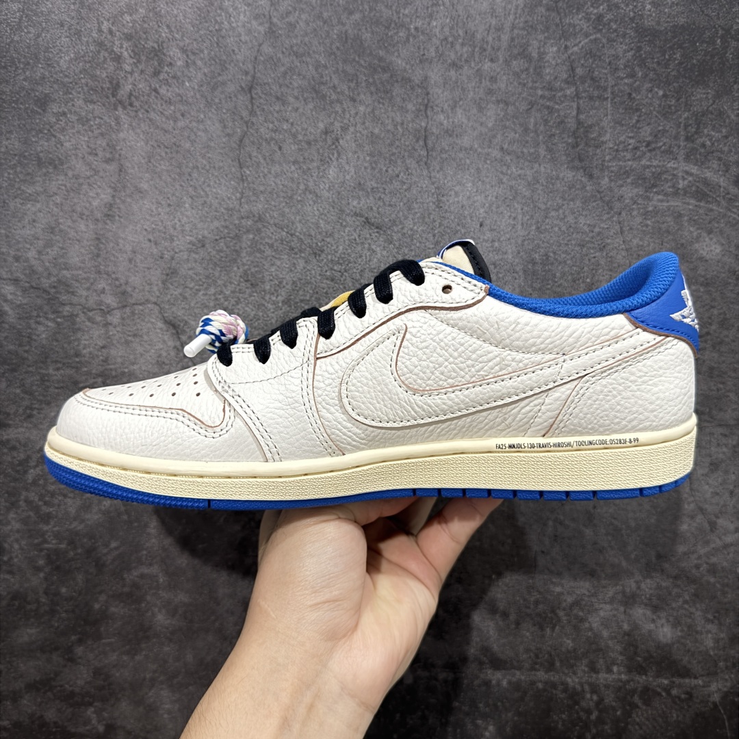 图片[2]-【莞顶LJR版本】Travis Scott x Air Jordan AJ1 Low OG SP TS联名倒钩低帮 白蓝闪电2.0 DM7866-104 市场风向标版本 圈内最强倒钩系列 高端零售裸鞋圈特供批次 产品品控稳定性领先行业 SZ原厂全套原楦原纸板冲刀磨具开发 原厂皮料加持 原厂港宝加持定型后跟R度完美 同源原厂电绣 鬼脸飞翼针数密度立体效果一致 百分百一致原鞋 原厂拉帮工艺 针距密度一致 后跟弧度收口自然不对折 极致一眼正品既视感 进口玻璃冲刀皮料裁剪零毛边 全鞋电脑针车工艺 品控清洁度最高QC检验标准 免检产品 原厂订购鞋盒、鞋标、防尘纸、鞋撑、鞋带 追求极致的原厂味道 尺码：36 36.5 37.5 38 38.5 39 40 40.5 41 42 42.5 43 44 44.5 45 45.5 46 47.5 48.5-选品中心
