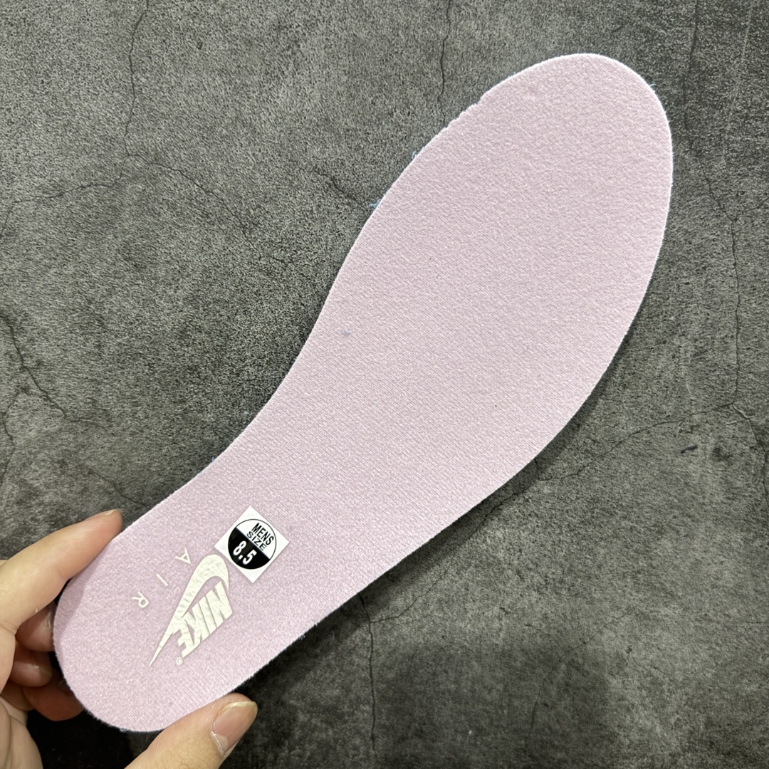 图片[17]-【莞顶LJR版本】Travis Scott x Air Jordan AJ1 Low OG SP TS联名倒钩低帮 白蓝闪电2.0 DM7866-104 市场风向标版本 圈内最强倒钩系列 高端零售裸鞋圈特供批次 产品品控稳定性领先行业 SZ原厂全套原楦原纸板冲刀磨具开发 原厂皮料加持 原厂港宝加持定型后跟R度完美 同源原厂电绣 鬼脸飞翼针数密度立体效果一致 百分百一致原鞋 原厂拉帮工艺 针距密度一致 后跟弧度收口自然不对折 极致一眼正品既视感 进口玻璃冲刀皮料裁剪零毛边 全鞋电脑针车工艺 品控清洁度最高QC检验标准 免检产品 原厂订购鞋盒、鞋标、防尘纸、鞋撑、鞋带 追求极致的原厂味道 尺码：36 36.5 37.5 38 38.5 39 40 40.5 41 42 42.5 43 44 44.5 45 45.5 46 47.5 48.5-选品中心