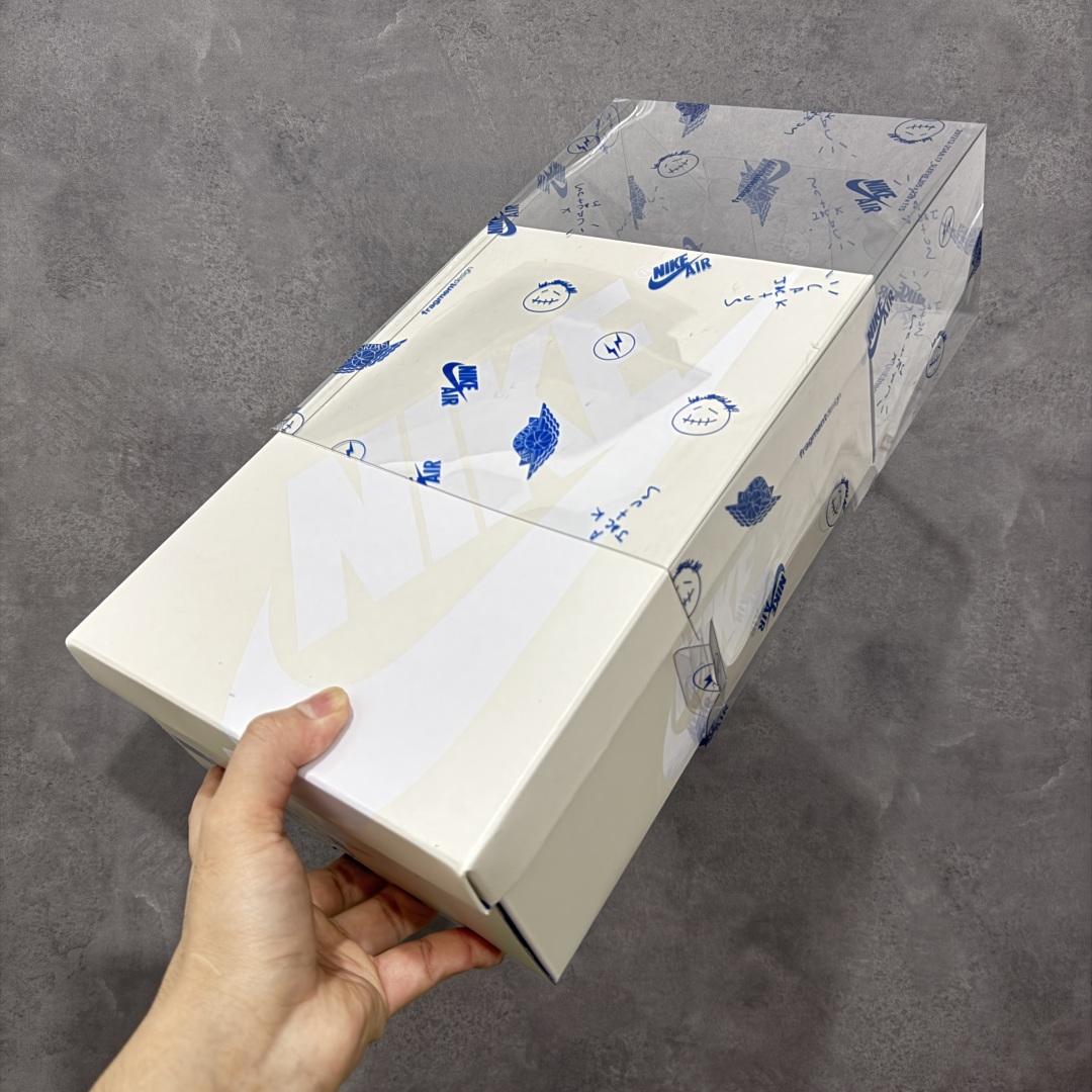 图片[20]-【莞顶LJR版本】Travis Scott x Air Jordan AJ1 Low OG SP TS联名倒钩低帮 白蓝闪电2.0 DM7866-104 市场风向标版本 圈内最强倒钩系列 高端零售裸鞋圈特供批次 产品品控稳定性领先行业 SZ原厂全套原楦原纸板冲刀磨具开发 原厂皮料加持 原厂港宝加持定型后跟R度完美 同源原厂电绣 鬼脸飞翼针数密度立体效果一致 百分百一致原鞋 原厂拉帮工艺 针距密度一致 后跟弧度收口自然不对折 极致一眼正品既视感 进口玻璃冲刀皮料裁剪零毛边 全鞋电脑针车工艺 品控清洁度最高QC检验标准 免检产品 原厂订购鞋盒、鞋标、防尘纸、鞋撑、鞋带 追求极致的原厂味道 尺码：36 36.5 37.5 38 38.5 39 40 40.5 41 42 42.5 43 44 44.5 45 45.5 46 47.5 48.5-选品中心