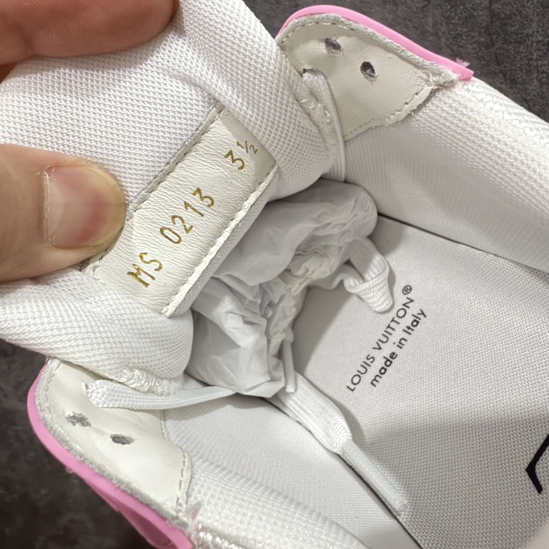
LV Trainer系列高奢运动鞋 粉白牛仔
新款芯片顶级 潮人必备单品
同步ZP官网空胶工艺  
鞋
