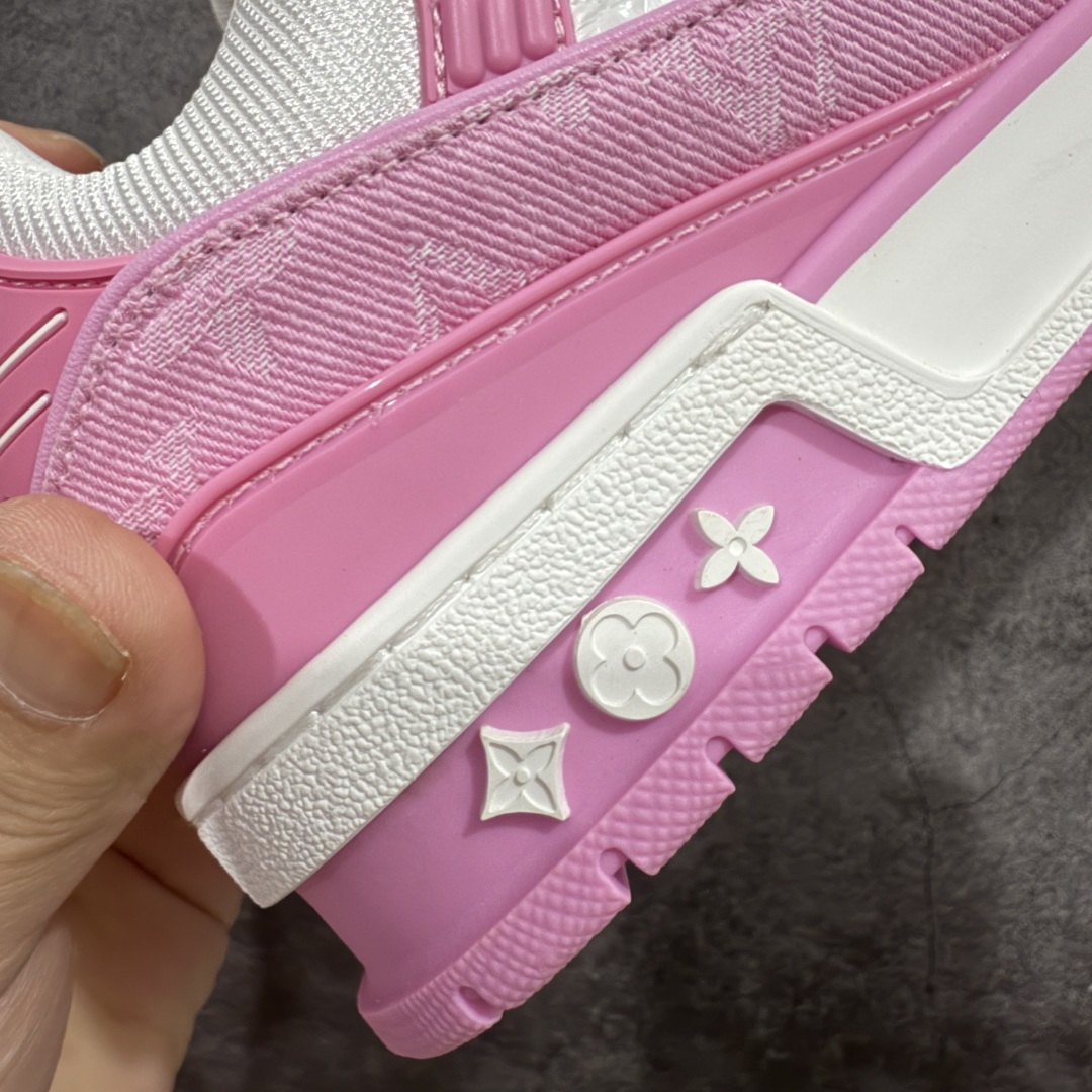 
LV Trainer系列高奢运动鞋 粉白牛仔
新款芯片顶级 潮人必备单品
同步ZP官网空胶工艺  
鞋
