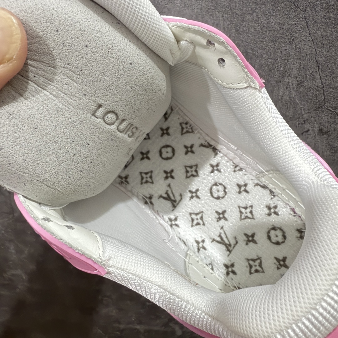 
LV Trainer系列高奢运动鞋 粉白牛仔
新款芯片顶级 潮人必备单品
同步ZP官网空胶工艺  
鞋