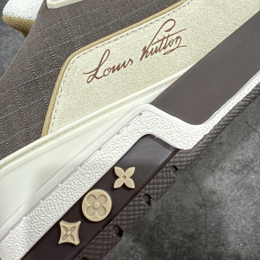 
LV Trainer系列高奢运动鞋 米灰棕
新款芯片顶级 潮人必备单品
同步ZP官网空胶工艺  
鞋舌