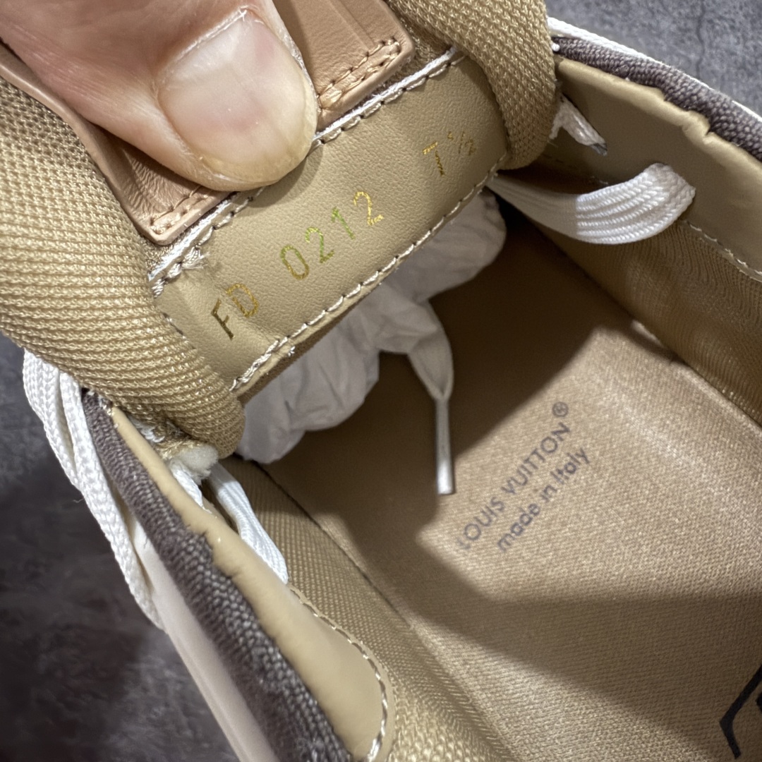 
LV Trainer系列高奢运动鞋 米灰棕
新款芯片顶级 潮人必备单品
同步ZP官网空胶工艺  
鞋舌