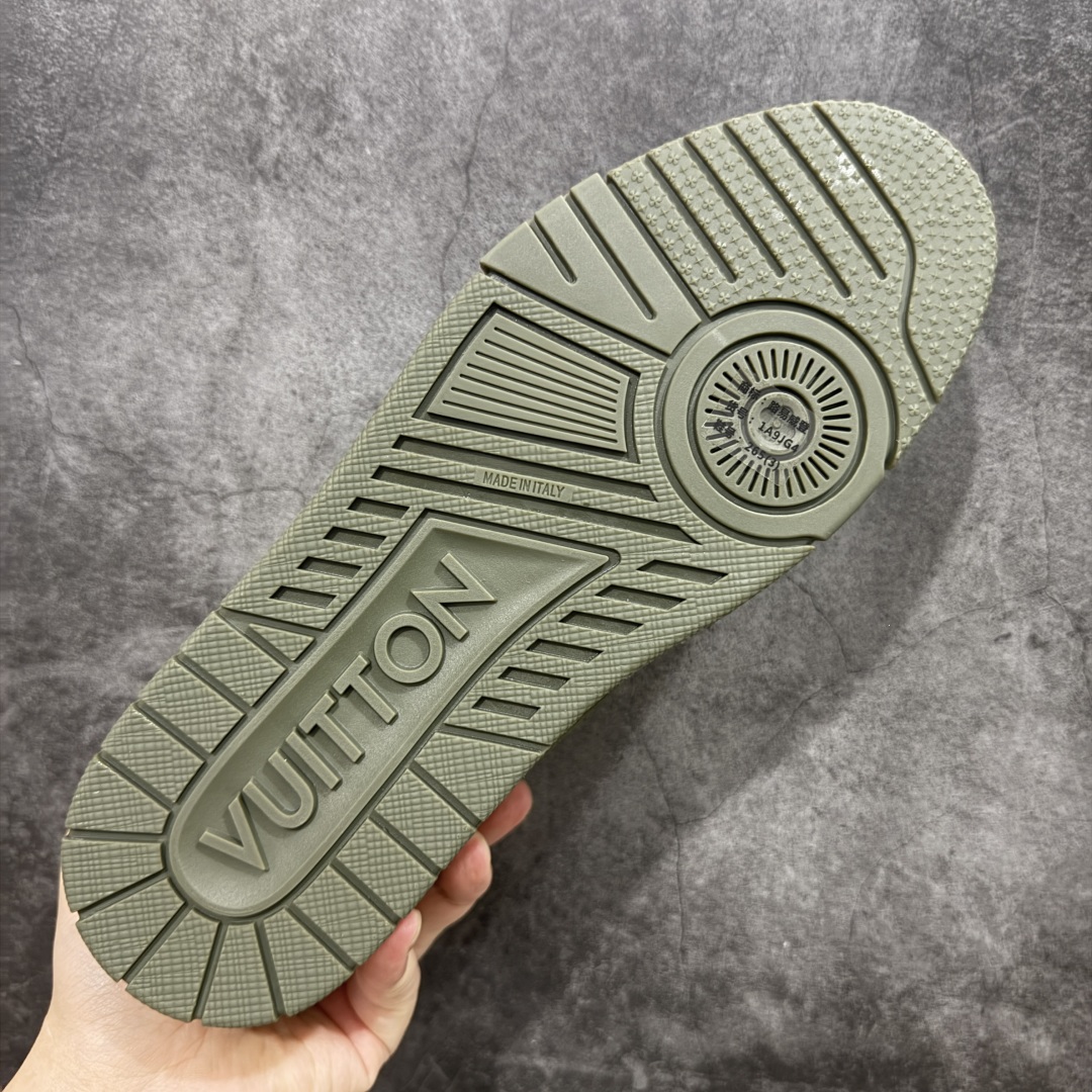 
LV Trainer系列高奢运动鞋 绿色
新款芯片顶级 潮人必备单品
同步ZP官网空胶工艺  
鞋舌、