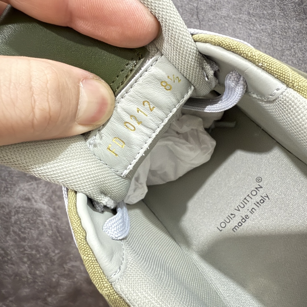 
LV Trainer系列高奢运动鞋 绿色
新款芯片顶级 潮人必备单品
同步ZP官网空胶工艺  
鞋舌、