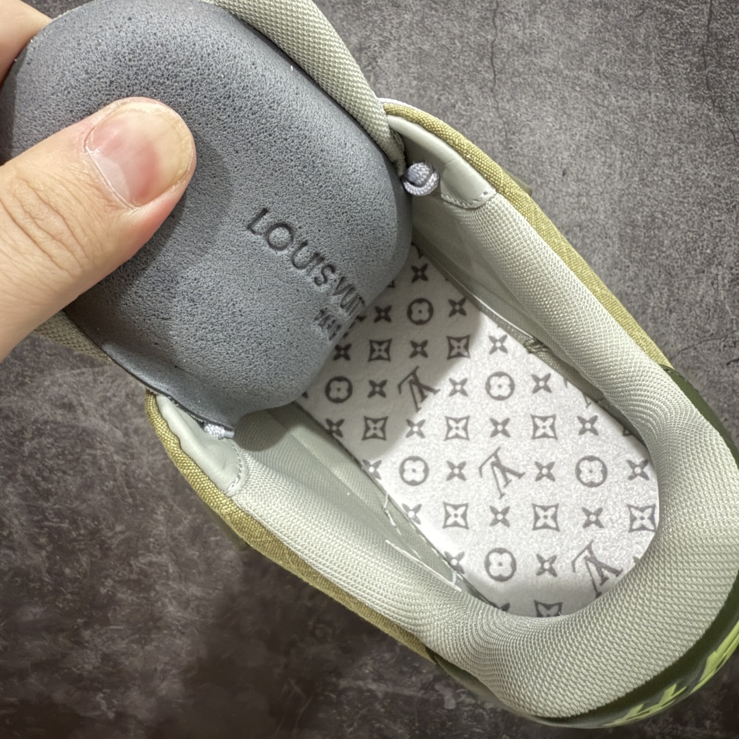 
LV Trainer系列高奢运动鞋 绿色
新款芯片顶级 潮人必备单品
同步ZP官网空胶工艺  
鞋舌、