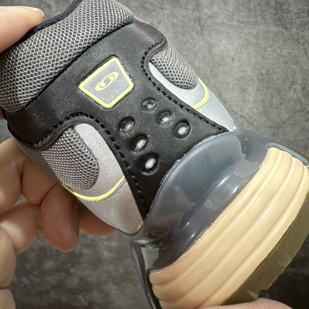 图片[2]-【666版本】SALOMON 萨洛蒙 XT-WHISPER 舒适百搭耐磨轻便低帮 休闲越野训练城市通勤跑步鞋 男女同款 棕银色 纯原外贸平台特供订单 耗时半年巨作 #全套原纸板楦头开发 #原厂特供网布配套加持 #确保原汁原味 完美呈现版型 #原档数据独家私模五层组合大底 #男女鞋同步官方开发至46 #原装Ortholite轻量化鞋垫 #中底布带钢印编号 原厂TPU锁扣 #进口港宝加持 后跟自然饱满 还原公司包裹性 #鞋面采用SENSIFT贴合技术 #全方位贴合包裹脚型 #鞋跟部鞋底牵引设计 #提供强大的抓地性能 #更适应野外崎岖不平的道路 #基于 SALOMON 初代 XT 鞋身造型并搭载 4D ADVANCED CHASSIS™ 大底打造而成 为这款 XT-WHISPER 带来了多项足部控制与保护等功能性 如在运动过程中控制左右晃动的过程而提高稳定性、改善长途越野过程中足中到足尖的过渡、提高感知岩石的精确度以抵抗尖锐物体对脚底的伤害以及采用动态缓冲来增强穿着舒适感 从而减轻疲劳感 使 XT-WHISPER 成为一双舒适且安全的户外之履 货号：477611 尺码：36 36.5 37.5 38 38.5 39 40 40.5 41 42 42.5 43 44 45 46-选品中心