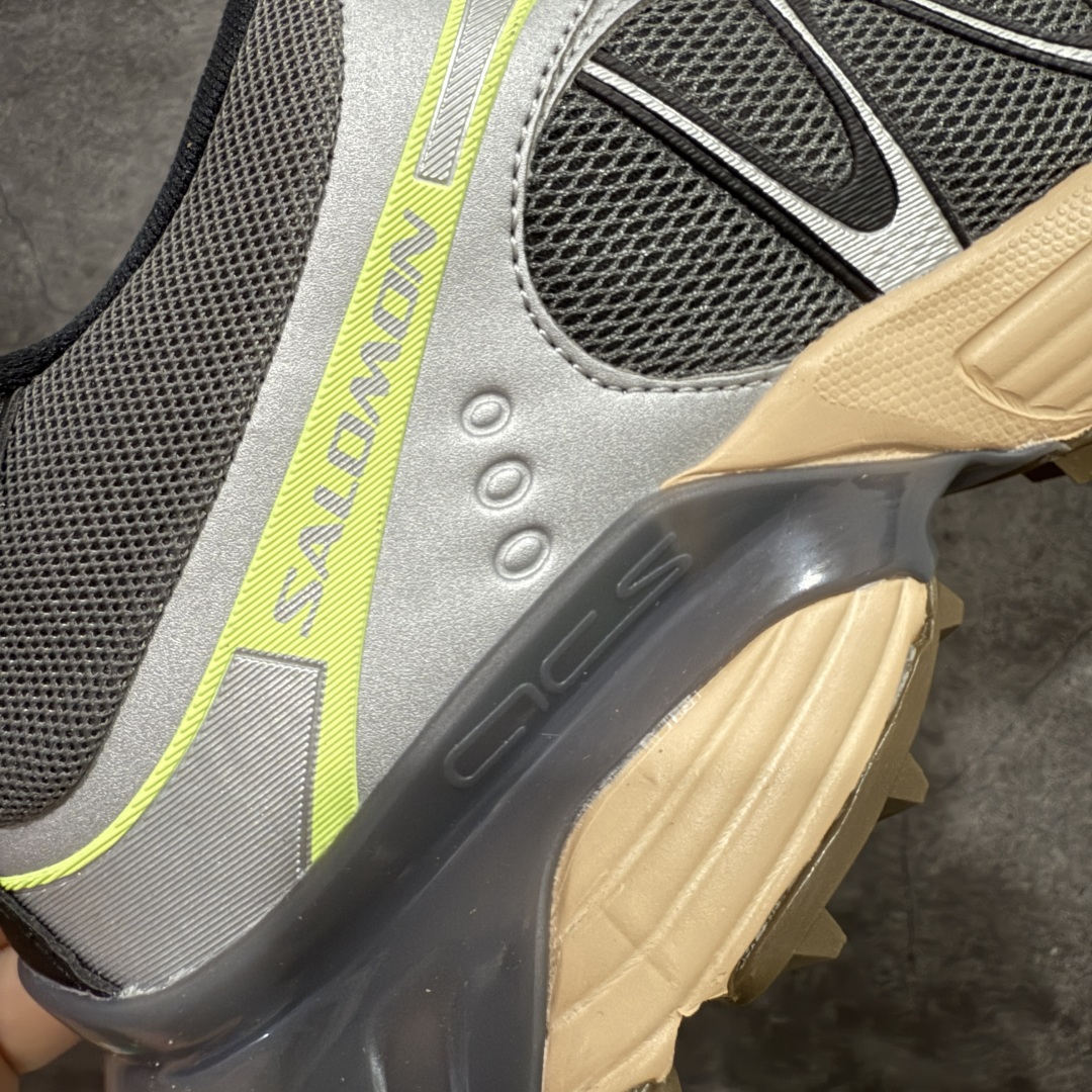 图片[3]-【666版本】SALOMON 萨洛蒙 XT-WHISPER 舒适百搭耐磨轻便低帮 休闲越野训练城市通勤跑步鞋 男女同款 棕银色 纯原外贸平台特供订单 耗时半年巨作 #全套原纸板楦头开发 #原厂特供网布配套加持 #确保原汁原味 完美呈现版型 #原档数据独家私模五层组合大底 #男女鞋同步官方开发至46 #原装Ortholite轻量化鞋垫 #中底布带钢印编号 原厂TPU锁扣 #进口港宝加持 后跟自然饱满 还原公司包裹性 #鞋面采用SENSIFT贴合技术 #全方位贴合包裹脚型 #鞋跟部鞋底牵引设计 #提供强大的抓地性能 #更适应野外崎岖不平的道路 #基于 SALOMON 初代 XT 鞋身造型并搭载 4D ADVANCED CHASSIS™ 大底打造而成 为这款 XT-WHISPER 带来了多项足部控制与保护等功能性 如在运动过程中控制左右晃动的过程而提高稳定性、改善长途越野过程中足中到足尖的过渡、提高感知岩石的精确度以抵抗尖锐物体对脚底的伤害以及采用动态缓冲来增强穿着舒适感 从而减轻疲劳感 使 XT-WHISPER 成为一双舒适且安全的户外之履 货号：477611 尺码：36 36.5 37.5 38 38.5 39 40 40.5 41 42 42.5 43 44 45 46-选品中心