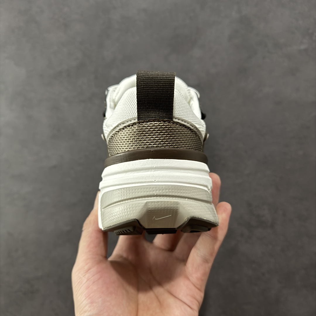 图片[4]-【公司级】NK V2k Runtekk 复古老爹鞋跑步鞋 HV6416-200 材质上使用大面积网眼 皮革 TPU 组成 支撑和透气性肯定不错 中底处由 Cushlon 泡绵打造 保证在压马路时可以提供优秀脚感 并通过一手做旧氧化效果突出复古感 中底造型很容易让大家联想到巴黎世家3XL 增高效果同样不能忽视 尺码：36-45-选品中心