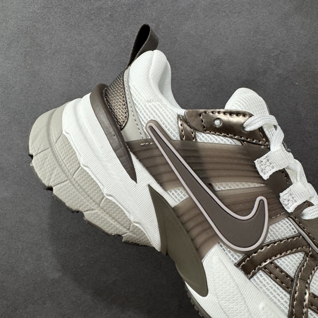 图片[6]-【公司级】NK V2k Runtekk 复古老爹鞋跑步鞋 HV6416-200 材质上使用大面积网眼 皮革 TPU 组成 支撑和透气性肯定不错 中底处由 Cushlon 泡绵打造 保证在压马路时可以提供优秀脚感 并通过一手做旧氧化效果突出复古感 中底造型很容易让大家联想到巴黎世家3XL 增高效果同样不能忽视 尺码：36-45-选品中心