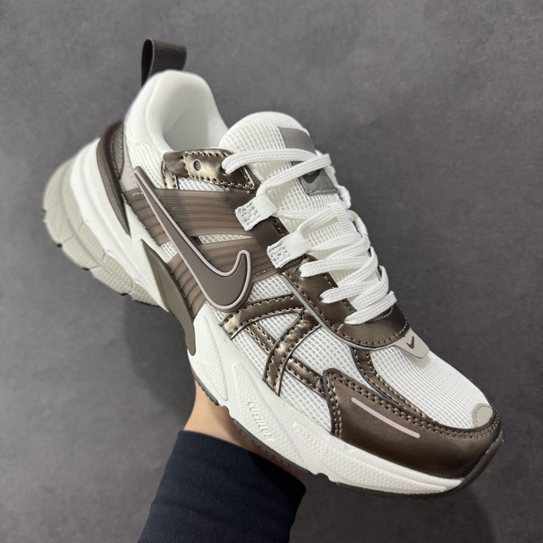 图片[3]-【公司级】NK V2k Runtekk 复古老爹鞋跑步鞋 HV6416-200 材质上使用大面积网眼 皮革 TPU 组成 支撑和透气性肯定不错 中底处由 Cushlon 泡绵打造 保证在压马路时可以提供优秀脚感 并通过一手做旧氧化效果突出复古感 中底造型很容易让大家联想到巴黎世家3XL 增高效果同样不能忽视 尺码：36-45-选品中心