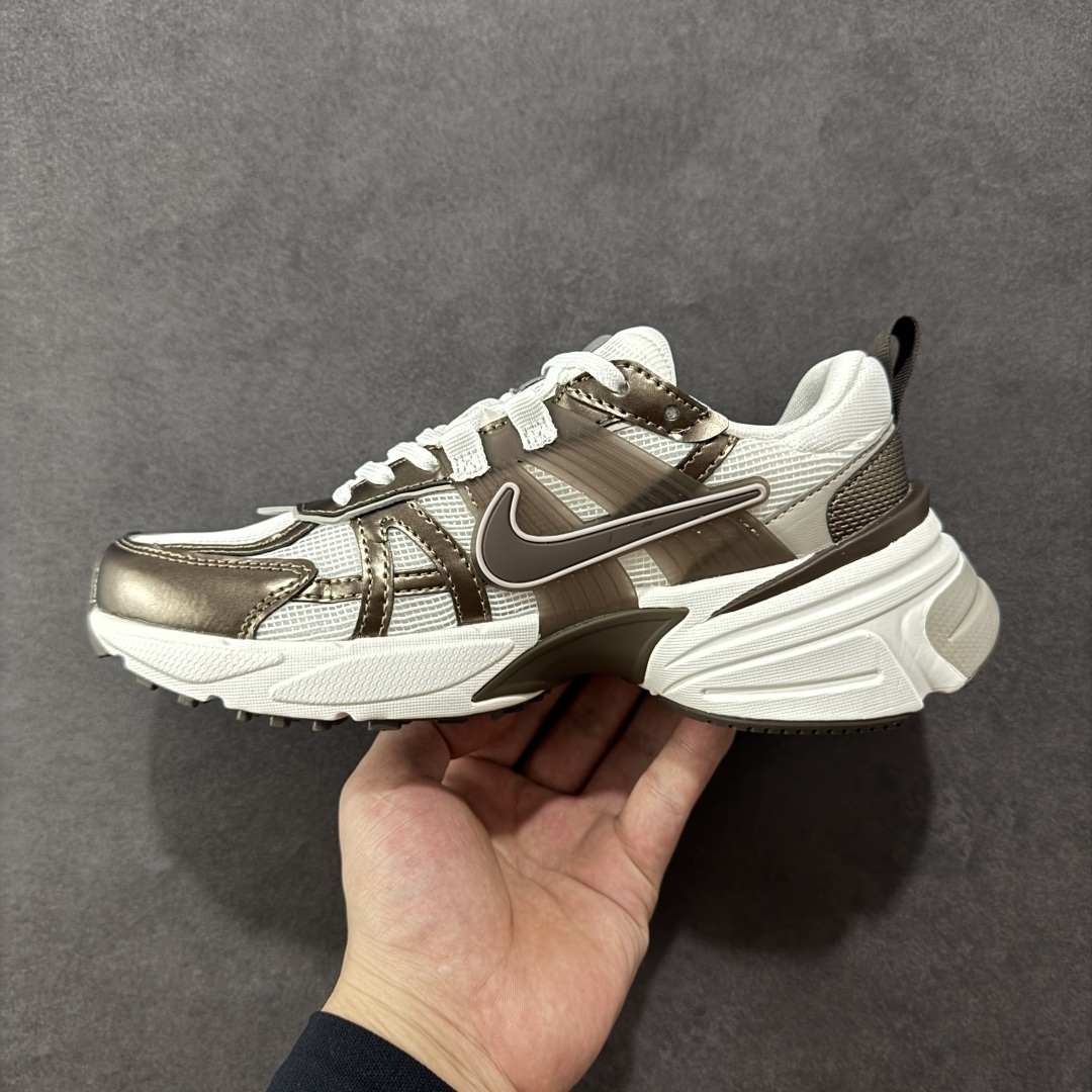 图片[2]-【公司级】NK V2k Runtekk 复古老爹鞋跑步鞋 HV6416-200 材质上使用大面积网眼 皮革 TPU 组成 支撑和透气性肯定不错 中底处由 Cushlon 泡绵打造 保证在压马路时可以提供优秀脚感 并通过一手做旧氧化效果突出复古感 中底造型很容易让大家联想到巴黎世家3XL 增高效果同样不能忽视 尺码：36-45-选品中心