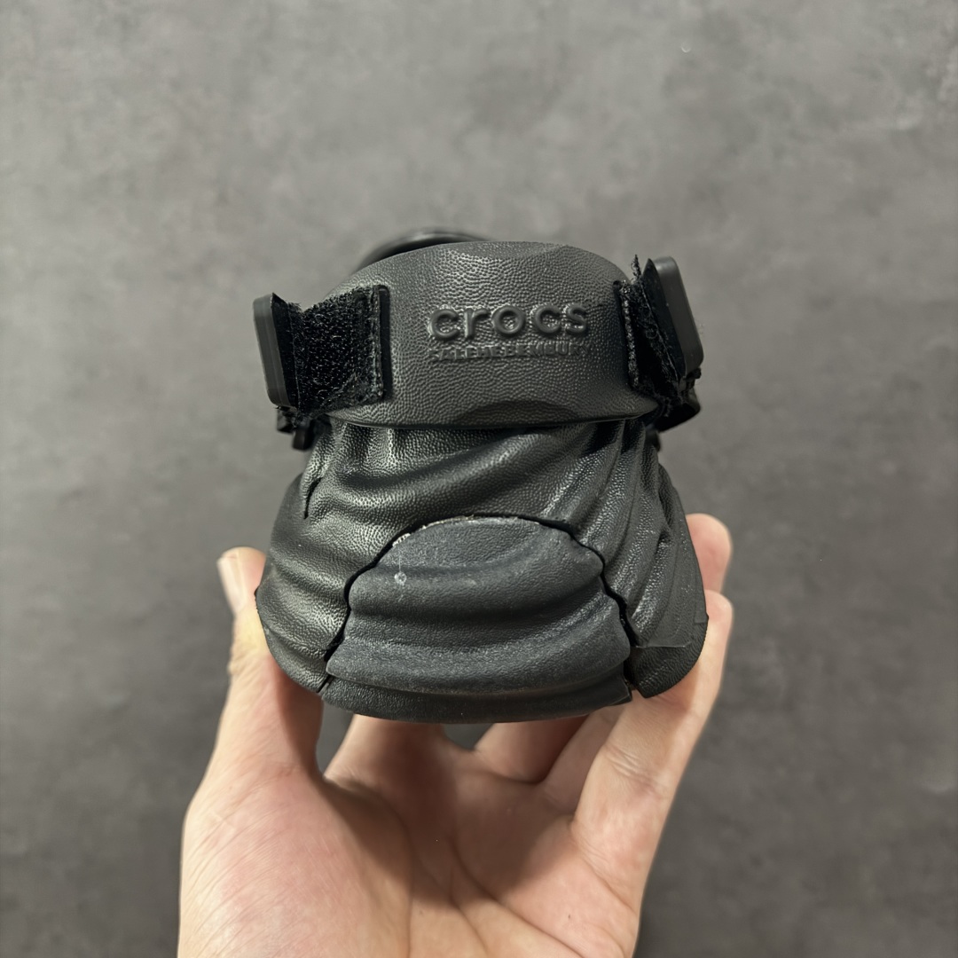 图片[4]-【小盒版】Salehe Bembury x Crocs Polle x Clog 卡骆驰指纹 莞产盒装卡骆驰指纹系列 美国休闲鞋履品牌·卡骆驰联乘新晋国际知名鞋类设计师Salehe Bembury x Crocs Pollex Clog 指纹式脊骨系列夏日沙滩室内外穿搭休闲涉水洞洞鞋凉拖鞋经典logo，活力十足；洞洞设计，使湿气排出，干爽舒适。轻盈舒适，缓 沖冲充满弹性；鞋底防滑耐磨 尺码：M4/W6=36-37(22cm) M5/W7=37-38(23cm) M6/W8=38-39(24cm) M7/W9=39-40(25cm) M8/W10=41-42(26cm) M9/W11=42-43(27cm) M10/W12=43-44(28cm) M11/W13=45-46(29cm)-选品中心