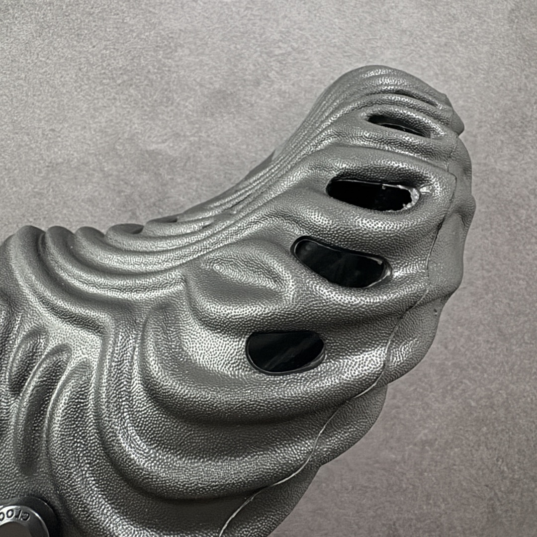 图片[5]-【小盒版】Salehe Bembury x Crocs Polle x Clog 卡骆驰指纹 莞产盒装卡骆驰指纹系列 美国休闲鞋履品牌·卡骆驰联乘新晋国际知名鞋类设计师Salehe Bembury x Crocs Pollex Clog 指纹式脊骨系列夏日沙滩室内外穿搭休闲涉水洞洞鞋凉拖鞋经典logo，活力十足；洞洞设计，使湿气排出，干爽舒适。轻盈舒适，缓 沖冲充满弹性；鞋底防滑耐磨 尺码：M4/W6=36-37(22cm) M5/W7=37-38(23cm) M6/W8=38-39(24cm) M7/W9=39-40(25cm) M8/W10=41-42(26cm) M9/W11=42-43(27cm) M10/W12=43-44(28cm) M11/W13=45-46(29cm)-选品中心