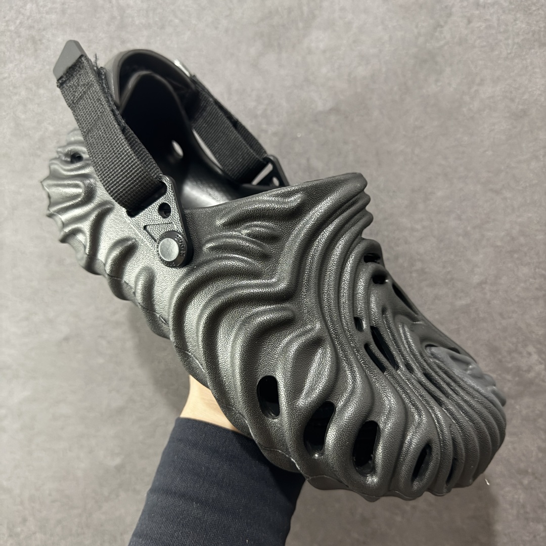 图片[3]-【小盒版】Salehe Bembury x Crocs Polle x Clog 卡骆驰指纹 莞产盒装卡骆驰指纹系列 美国休闲鞋履品牌·卡骆驰联乘新晋国际知名鞋类设计师Salehe Bembury x Crocs Pollex Clog 指纹式脊骨系列夏日沙滩室内外穿搭休闲涉水洞洞鞋凉拖鞋经典logo，活力十足；洞洞设计，使湿气排出，干爽舒适。轻盈舒适，缓 沖冲充满弹性；鞋底防滑耐磨 尺码：M4/W6=36-37(22cm) M5/W7=37-38(23cm) M6/W8=38-39(24cm) M7/W9=39-40(25cm) M8/W10=41-42(26cm) M9/W11=42-43(27cm) M10/W12=43-44(28cm) M11/W13=45-46(29cm)-选品中心