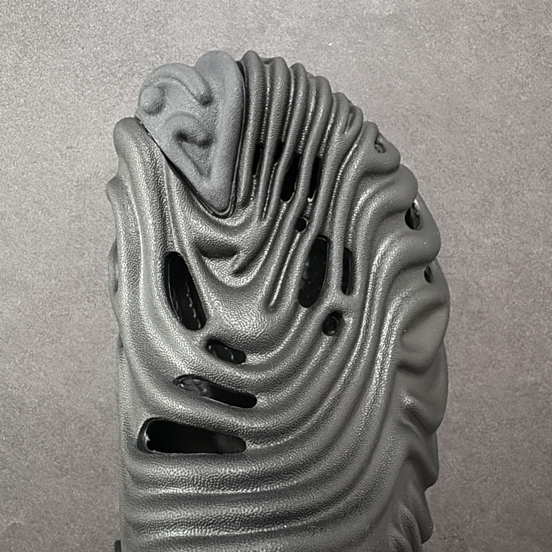 图片[8]-【小盒版】Salehe Bembury x Crocs Polle x Clog 卡骆驰指纹 莞产盒装卡骆驰指纹系列 美国休闲鞋履品牌·卡骆驰联乘新晋国际知名鞋类设计师Salehe Bembury x Crocs Pollex Clog 指纹式脊骨系列夏日沙滩室内外穿搭休闲涉水洞洞鞋凉拖鞋经典logo，活力十足；洞洞设计，使湿气排出，干爽舒适。轻盈舒适，缓 沖冲充满弹性；鞋底防滑耐磨 尺码：M4/W6=36-37(22cm) M5/W7=37-38(23cm) M6/W8=38-39(24cm) M7/W9=39-40(25cm) M8/W10=41-42(26cm) M9/W11=42-43(27cm) M10/W12=43-44(28cm) M11/W13=45-46(29cm)-选品中心