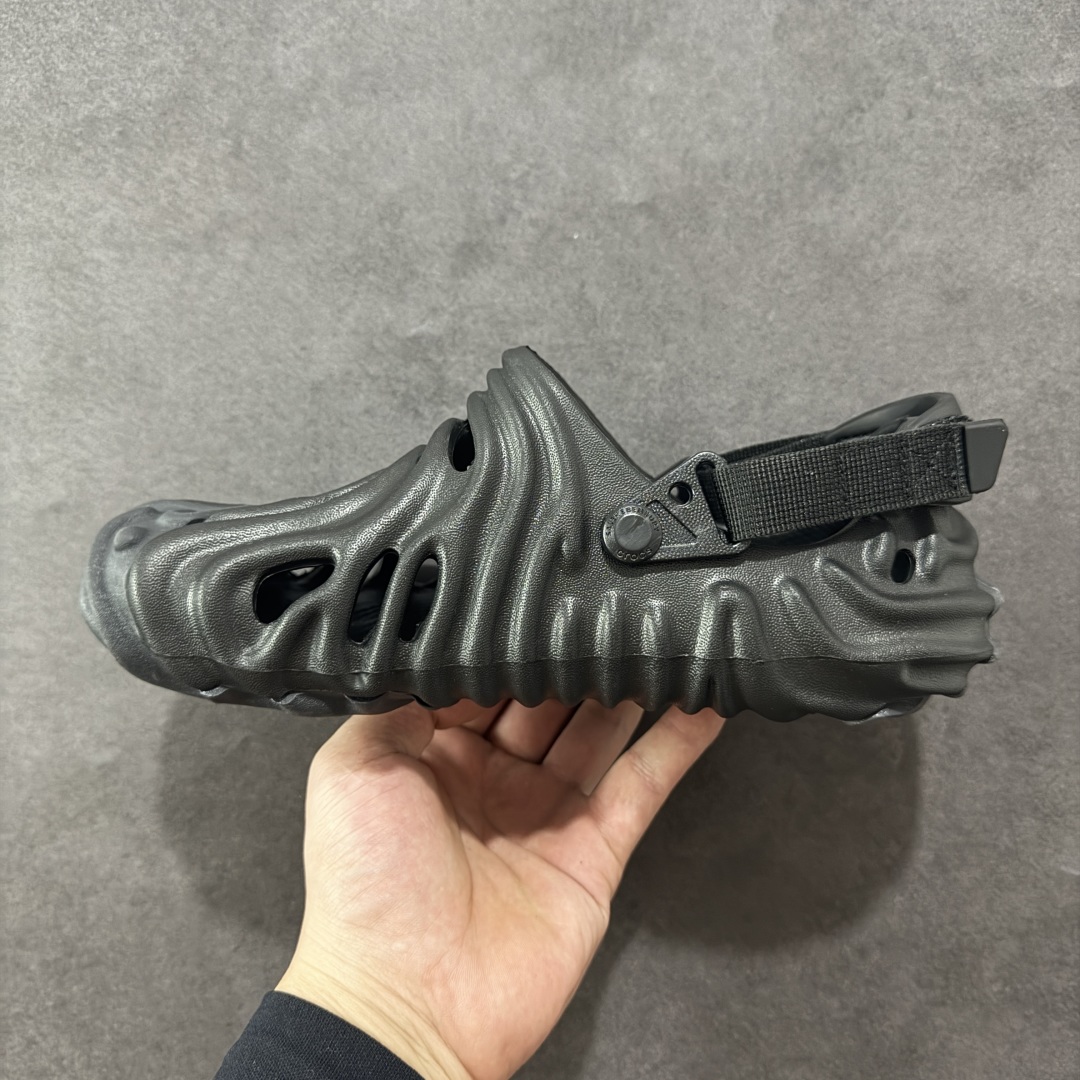 图片[2]-【小盒版】Salehe Bembury x Crocs Polle x Clog 卡骆驰指纹 莞产盒装卡骆驰指纹系列 美国休闲鞋履品牌·卡骆驰联乘新晋国际知名鞋类设计师Salehe Bembury x Crocs Pollex Clog 指纹式脊骨系列夏日沙滩室内外穿搭休闲涉水洞洞鞋凉拖鞋经典logo，活力十足；洞洞设计，使湿气排出，干爽舒适。轻盈舒适，缓 沖冲充满弹性；鞋底防滑耐磨 尺码：M4/W6=36-37(22cm) M5/W7=37-38(23cm) M6/W8=38-39(24cm) M7/W9=39-40(25cm) M8/W10=41-42(26cm) M9/W11=42-43(27cm) M10/W12=43-44(28cm) M11/W13=45-46(29cm)-选品中心