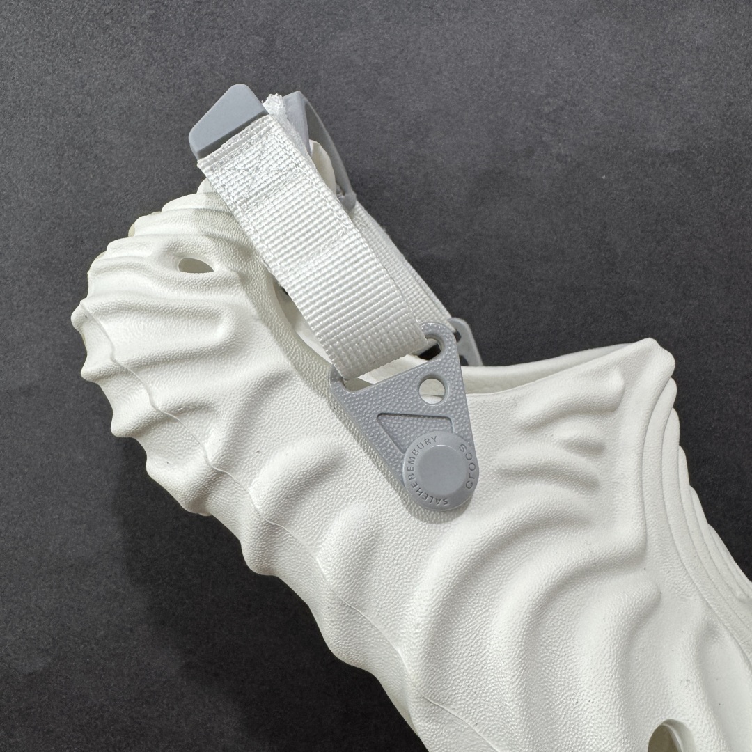 图片[6]-【小盒版】Salehe Bembury x Crocs Polle x Clog 卡骆驰指纹 莞产盒装卡骆驰指纹系列 美国休闲鞋履品牌·卡骆驰联乘新晋国际知名鞋类设计师Salehe Bembury x Crocs Pollex Clog 指纹式脊骨系列夏日沙滩室内外穿搭休闲涉水洞洞鞋凉拖鞋经典logo，活力十足；洞洞设计，使湿气排出，干爽舒适。轻盈舒适，缓 沖冲充满弹性；鞋底防滑耐磨 尺码：M4/W6=36-37(22cm) M5/W7=37-38(23cm) M6/W8=38-39(24cm) M7/W9=39-40(25cm) M8/W10=41-42(26cm) M9/W11=42-43(27cm) M10/W12=43-44(28cm) M11/W13=45-46(29cm)-选品中心