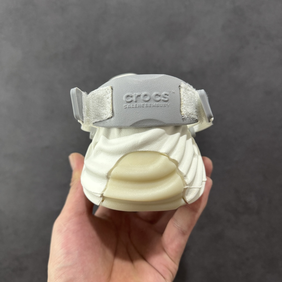 图片[4]-【小盒版】Salehe Bembury x Crocs Polle x Clog 卡骆驰指纹 莞产盒装卡骆驰指纹系列 美国休闲鞋履品牌·卡骆驰联乘新晋国际知名鞋类设计师Salehe Bembury x Crocs Pollex Clog 指纹式脊骨系列夏日沙滩室内外穿搭休闲涉水洞洞鞋凉拖鞋经典logo，活力十足；洞洞设计，使湿气排出，干爽舒适。轻盈舒适，缓 沖冲充满弹性；鞋底防滑耐磨 尺码：M4/W6=36-37(22cm) M5/W7=37-38(23cm) M6/W8=38-39(24cm) M7/W9=39-40(25cm) M8/W10=41-42(26cm) M9/W11=42-43(27cm) M10/W12=43-44(28cm) M11/W13=45-46(29cm)-选品中心