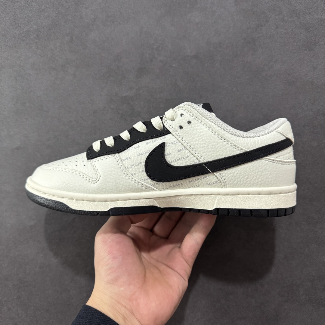 图片[2]-【定制版】Balenciaga x Nk SB Dunk Low 定制配色 巴黎世家联名 Dunk系列复古低帮休闲百搭板鞋 FX1588-311 公司级版本 定制鞋盒 大厂流水作业生产 超高清洁度 皮料切割干净无任何毛边 细节完美   尺码：36 36.5 37.5 38 38.5 39 40 40.5 41 42 42.5 43 44 44.5 45-选品中心
