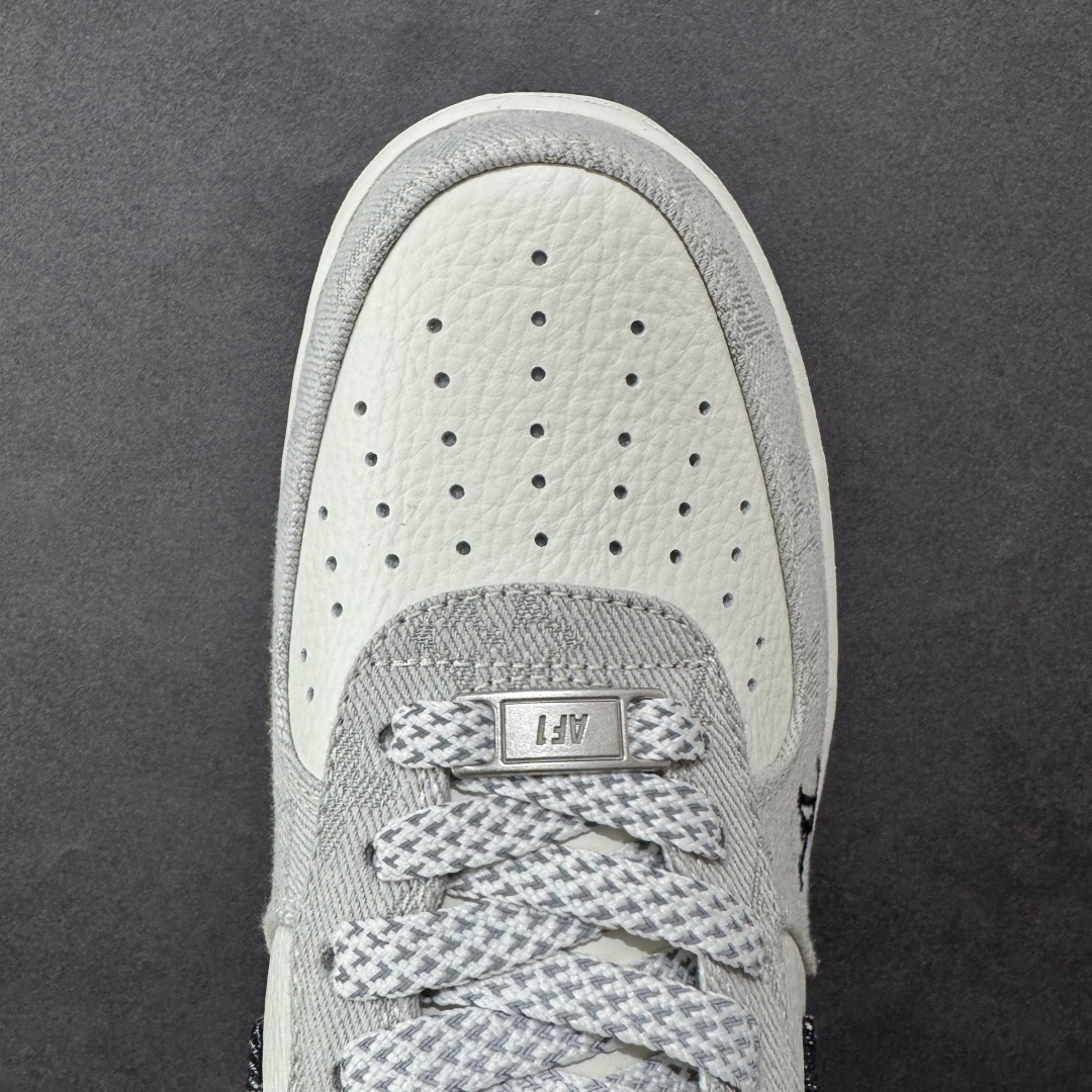 图片[8]-【定制版】Louis Vuitton x NIke Air Force 1 拼接牛仔 此款主张打破传统的工业化流水线设计限制，以Made by ideas的超级创意为理念，集结众多潮流设计师，结合时下最ing潮流风尚，为潮流爱好者打造彰品自我的专属潮品。同时尊重每个年轻人对于潮流的理解与选择，主张“让每个年轻人塑造自己的潮流”。 货号： SC0601-550 尺码： 36 36.5 37.5 38 38.5 39 40 40.5 41 42 42.5 43 44 44.5 45-选品中心