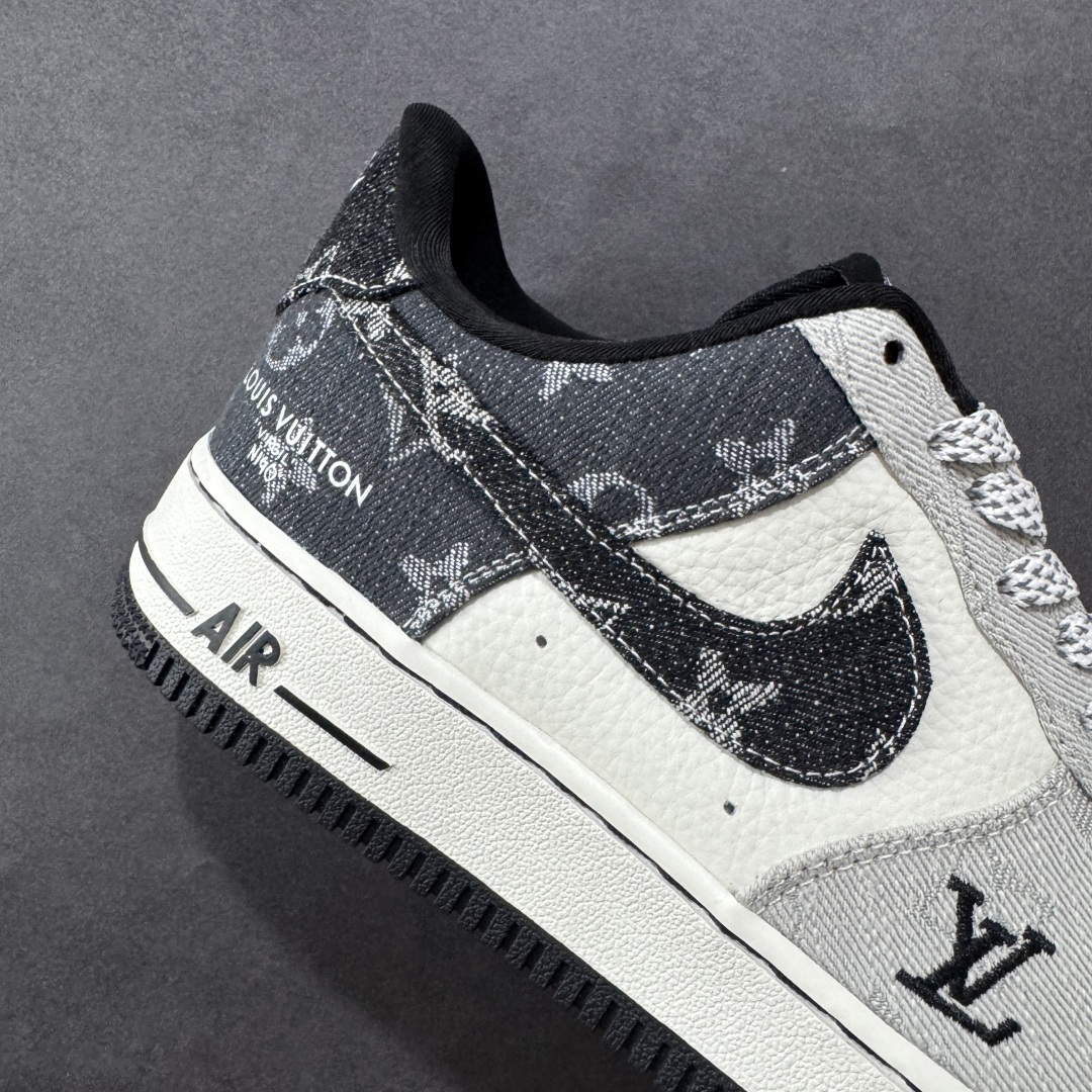 图片[6]-【定制版】Louis Vuitton x NIke Air Force 1 拼接牛仔 此款主张打破传统的工业化流水线设计限制，以Made by ideas的超级创意为理念，集结众多潮流设计师，结合时下最ing潮流风尚，为潮流爱好者打造彰品自我的专属潮品。同时尊重每个年轻人对于潮流的理解与选择，主张“让每个年轻人塑造自己的潮流”。 货号： SC0601-550 尺码： 36 36.5 37.5 38 38.5 39 40 40.5 41 42 42.5 43 44 44.5 45-选品中心