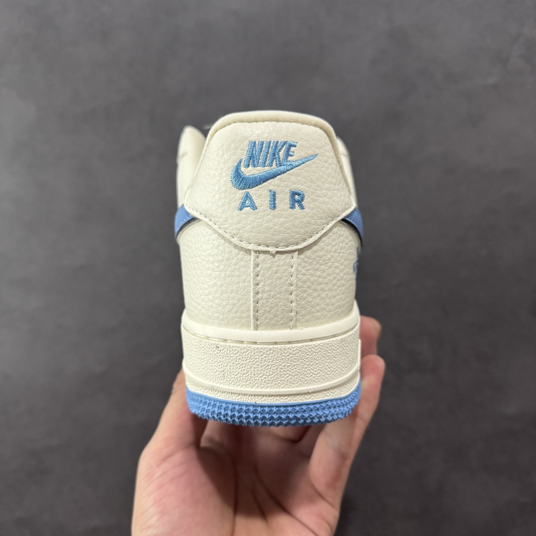 图片[4]-【定制版】The North Face x Nike Air Force 1 雪山米蓝 此款主张打破传统的工业化流水线设计限制，以Made by ideas的超级创意为理念，集结众多潮流设计师，结合时下最ing潮流风尚，为潮流爱好者打造彰品自我的专属潮品。同时尊重每个年轻人对于潮流的理解与选择，主张“让每个年轻人塑造自己的潮流”。 货号： KJ1688-003 尺码： 36 36.5 37.5 38 38.5 39 40 40.5 41 42 42.5 43 44 44.5 45-选品中心