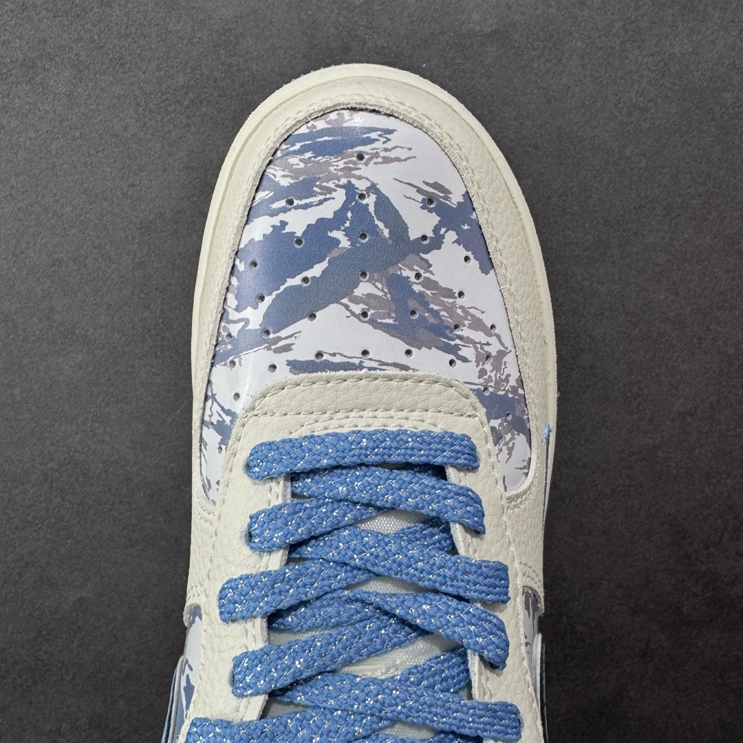图片[8]-【定制版】The North Face x Nike Air Force 1 雪山米蓝 此款主张打破传统的工业化流水线设计限制，以Made by ideas的超级创意为理念，集结众多潮流设计师，结合时下最ing潮流风尚，为潮流爱好者打造彰品自我的专属潮品。同时尊重每个年轻人对于潮流的理解与选择，主张“让每个年轻人塑造自己的潮流”。 货号： KJ1688-003 尺码： 36 36.5 37.5 38 38.5 39 40 40.5 41 42 42.5 43 44 44.5 45-选品中心