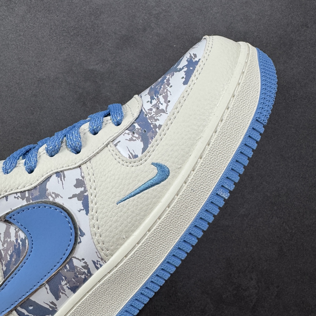 图片[5]-【定制版】The North Face x Nike Air Force 1 雪山米蓝 此款主张打破传统的工业化流水线设计限制，以Made by ideas的超级创意为理念，集结众多潮流设计师，结合时下最ing潮流风尚，为潮流爱好者打造彰品自我的专属潮品。同时尊重每个年轻人对于潮流的理解与选择，主张“让每个年轻人塑造自己的潮流”。 货号： KJ1688-003 尺码： 36 36.5 37.5 38 38.5 39 40 40.5 41 42 42.5 43 44 44.5 45-选品中心