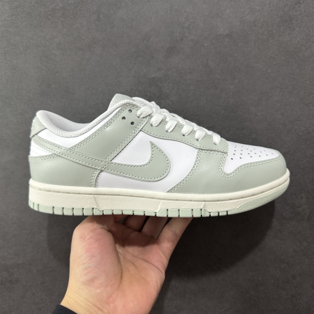 【YC纯原】Nike Dunk Low 烟灰绿 此款以简约大方的造型设计,给人以随性休闲的时尚格调,穿着舒适轻便,运动灵活自如,满足日常个性穿搭。 货号: FB9109-124 尺码: 35.5 36 36.5 37.5 38 38.5 39 40 40.5 41 42 42.5 43 44-选品中心