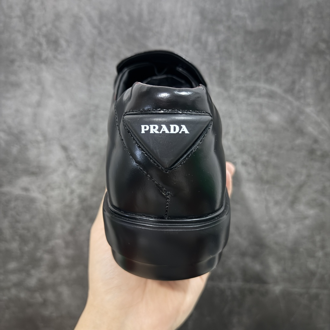 
【莞产纯原】Prada 方头英伦风中性小皮鞋乐福鞋﹣﹣复古时尚经典单品 后跟三角标设计很精致 鞋面原版