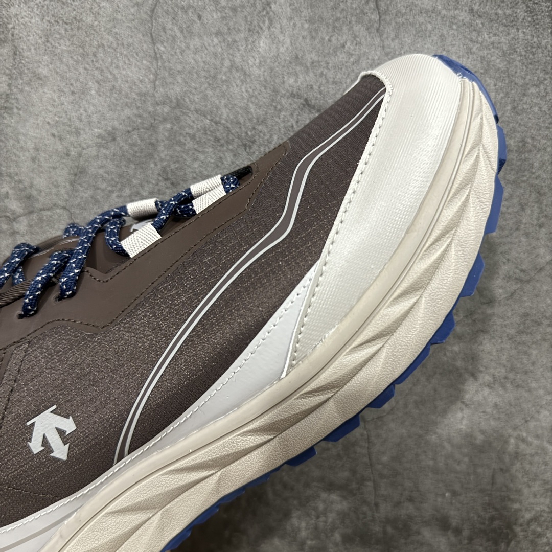 图片[6]-【纯原版】DESCENTE Terrain D 迪桑特舒适柔软防滑耐磨低帮生活休闲鞋 DESCENTE（迪桑特）创立于1935年，品牌名取自法语词汇，意为“滑降”。品牌箭头标识代表滑雪的三种技术“高速直线滑行”、“穿越”和“侧滑”，也寓意品牌在打造高端专业运动产品中不断追求完美的创新精神，致力于成为中国高端专业滑雪、综训、女子、铁人三项、高尔夫的第一品牌。 尺码：36 36.5 37 38 38.5 39 40 40.5 41 42 42.5 43 44 44.5 45-选品中心