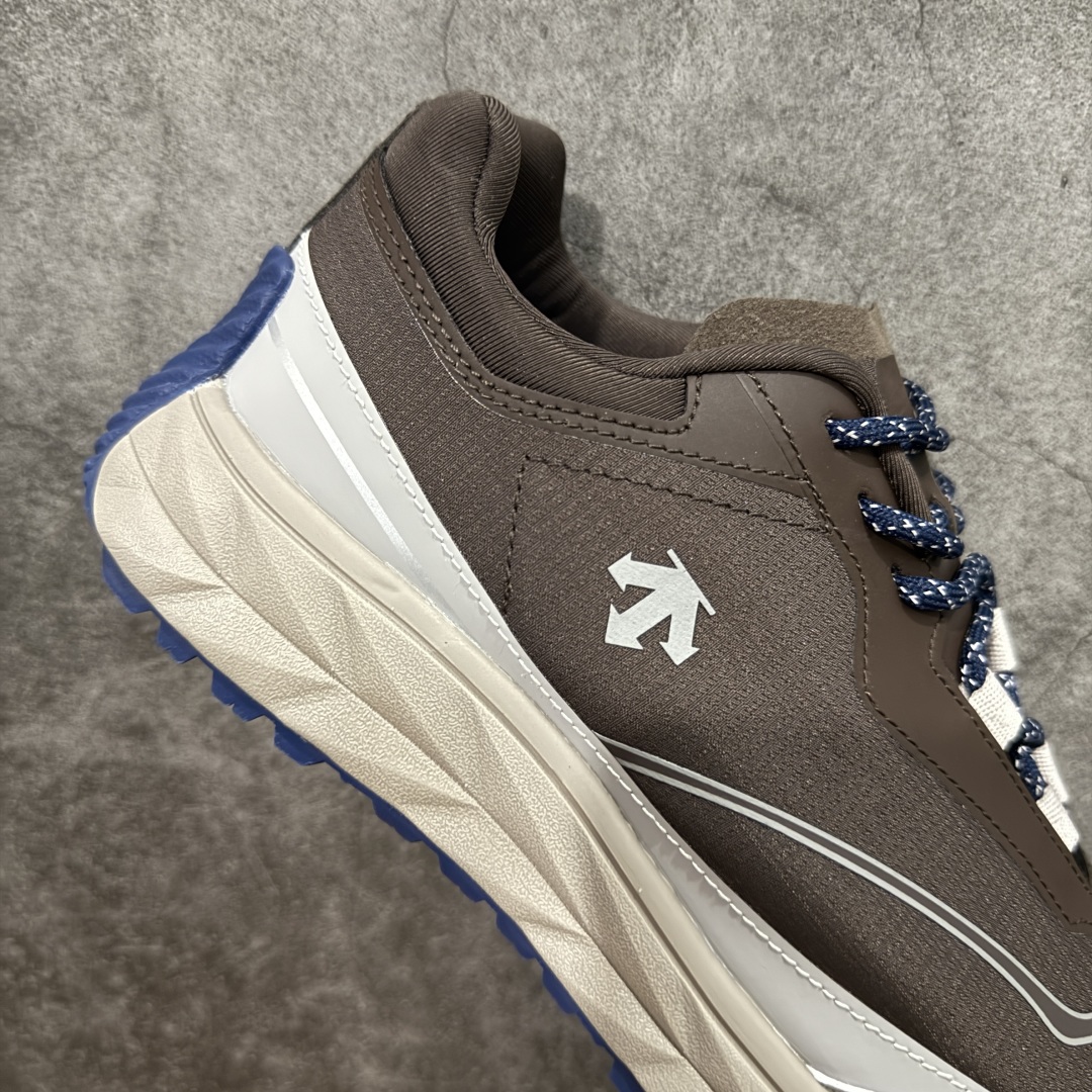 图片[7]-【纯原版】DESCENTE Terrain D 迪桑特舒适柔软防滑耐磨低帮生活休闲鞋 DESCENTE（迪桑特）创立于1935年，品牌名取自法语词汇，意为“滑降”。品牌箭头标识代表滑雪的三种技术“高速直线滑行”、“穿越”和“侧滑”，也寓意品牌在打造高端专业运动产品中不断追求完美的创新精神，致力于成为中国高端专业滑雪、综训、女子、铁人三项、高尔夫的第一品牌。 尺码：36 36.5 37 38 38.5 39 40 40.5 41 42 42.5 43 44 44.5 45-选品中心