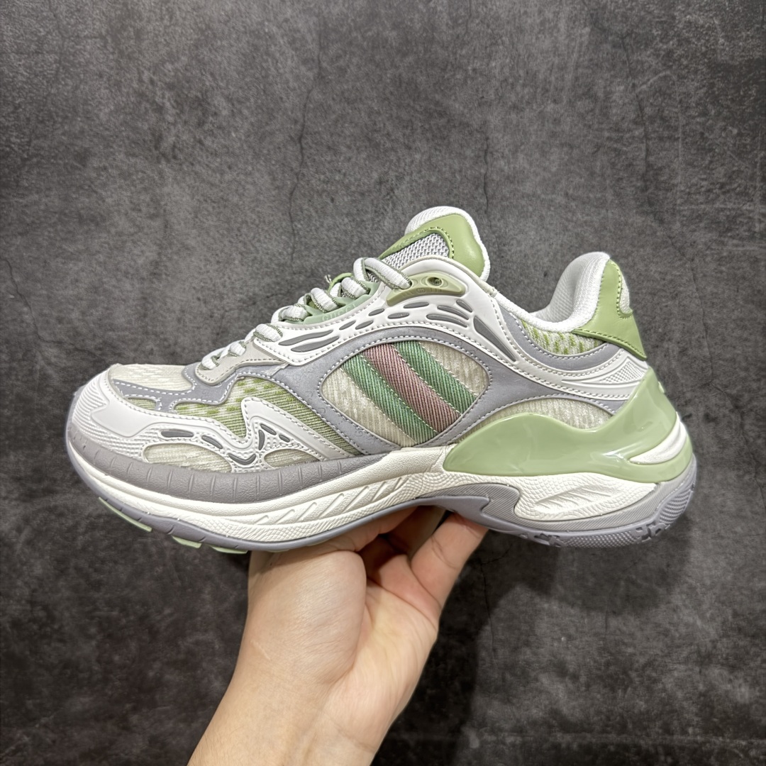 图片[2]-【广东纯原版本】GUCCI 古驰皮革圆头抽绳低帮生活休闲运动鞋 Gucci（古驰）是源于意大利的时装奢饰品牌，是全球奢侈品品牌之一。由古驰奥•古驰在1921年于意大利佛罗伦萨创办。古驰的严品包括时装、皮具、皮鞋、手表、领带、丝巾、香水、家居用品及宠物用品等，借由其独特的创意和革新，以及精湛的意大利工艺闻名于世。GUCCl品牌时装一向以高档、豪华、性感而闻名于世，以“身份与财富之象征”品牌形象成为富有上流社会的消费宠儿。古驰—-永恒而经典并深受明星们的青睐，品牌灵感源自演员，公主和名媛等杰出女性。 尺码：36 37 38 39 40 41 42 43 44 45-选品中心