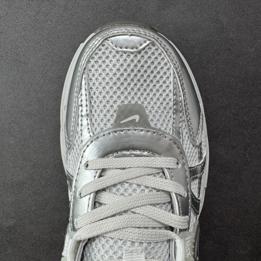 图片[8]-【公司级】NK V2k Runtekk 复古老爹鞋跑步鞋 FD0736-010 材质上使用大面积网眼 皮革 TPU 组成 支撑和透气性肯定不错 中底处由 Cushlon 泡绵打造 保证在压马路时可以提供优秀脚感 并通过一手做旧氧化效果突出复古感 中底造型很容易让大家联想到巴黎世家3XL 增高效果同样不能忽视 尺码：36-45-选品中心