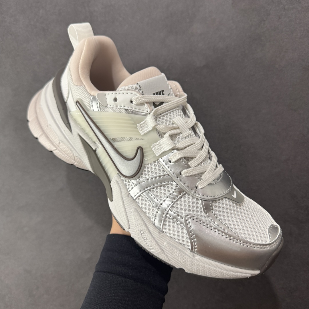 图片[3]-【公司级】NK V2k Runtekk 复古老爹鞋跑步鞋 FD0736-010 材质上使用大面积网眼 皮革 TPU 组成 支撑和透气性肯定不错 中底处由 Cushlon 泡绵打造 保证在压马路时可以提供优秀脚感 并通过一手做旧氧化效果突出复古感 中底造型很容易让大家联想到巴黎世家3XL 增高效果同样不能忽视 尺码：36-45-选品中心